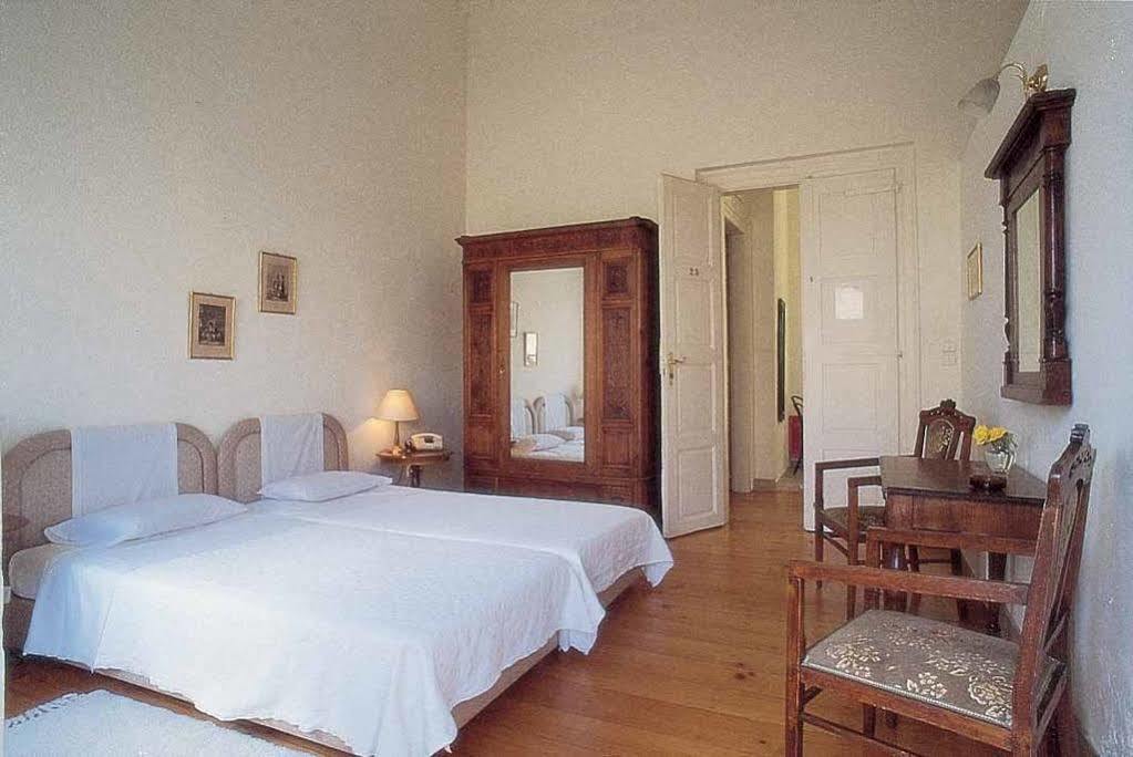 Hotel Omiros แอร์มูโปลี ภายนอก รูปภาพ