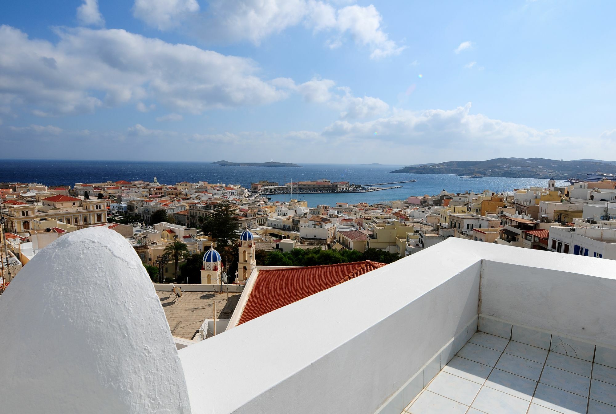 Hotel Omiros แอร์มูโปลี ภายนอก รูปภาพ