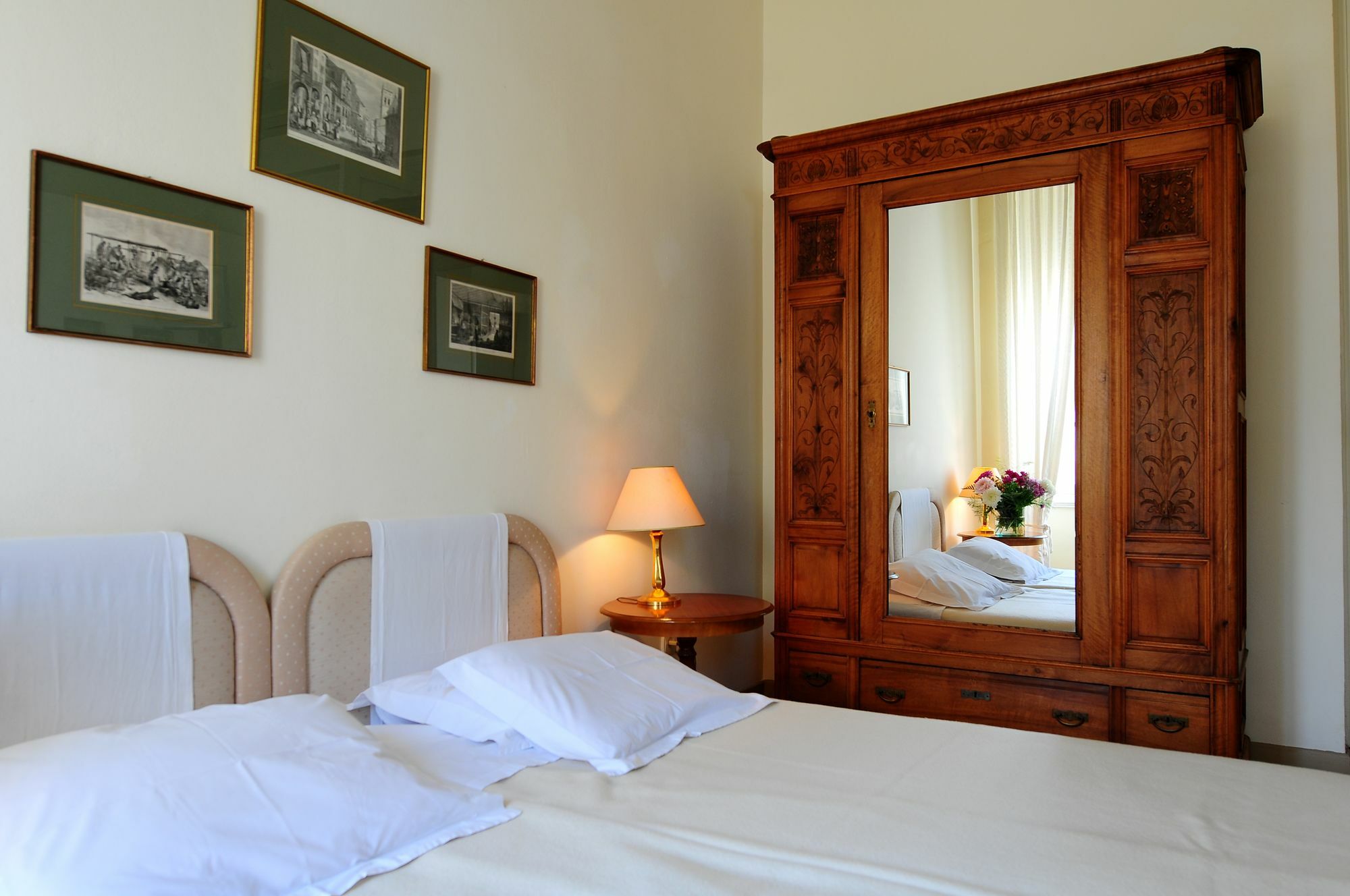 Hotel Omiros แอร์มูโปลี ภายนอก รูปภาพ
